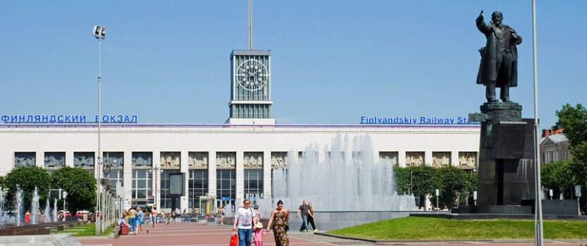 Памятник Ленину у Финляднского вокзала