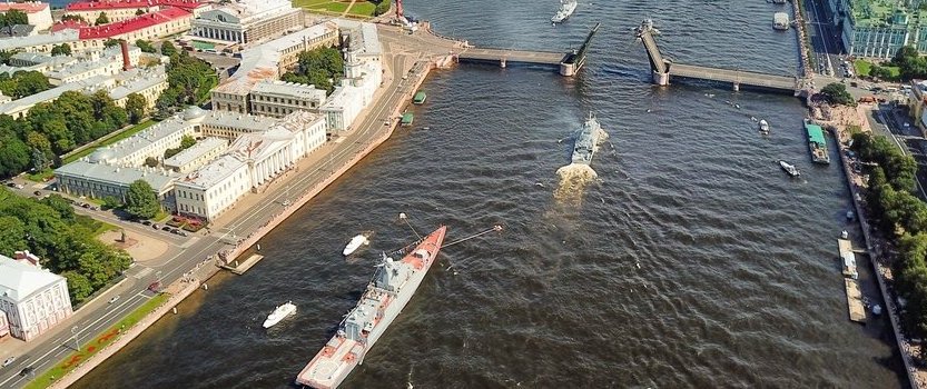 Праздничный круиз «Парад военных кораблей» в День ВМФ